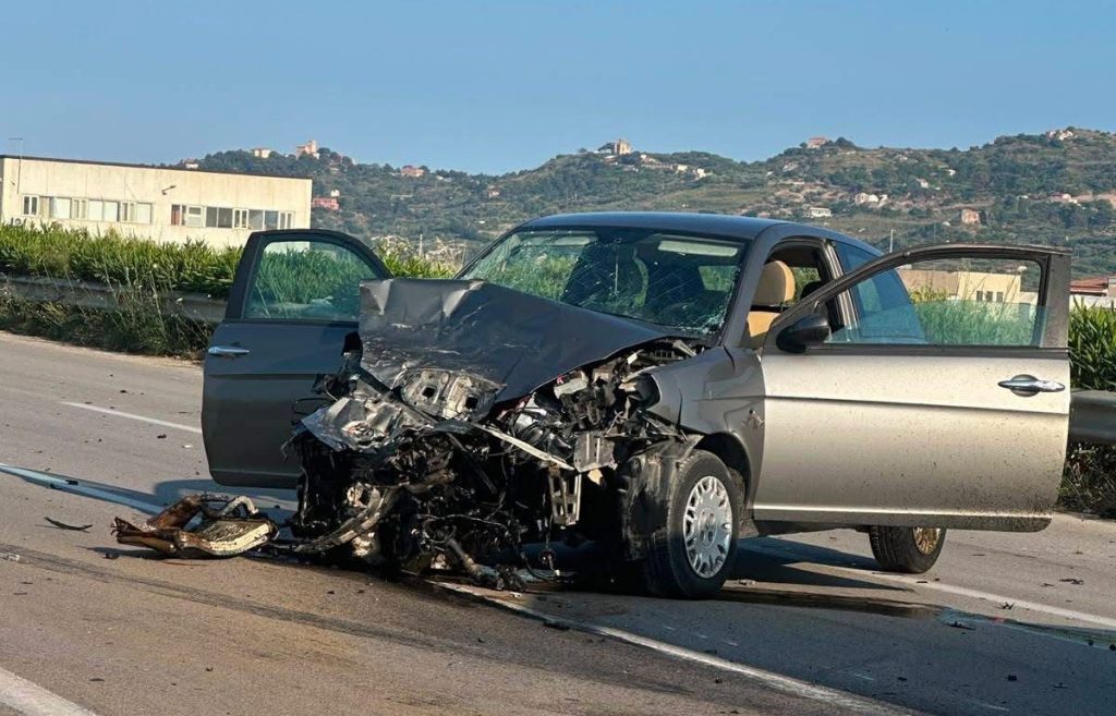 Scontro tra due auto nell’Agrigentino, 5 feriti, anche 1 bambino
