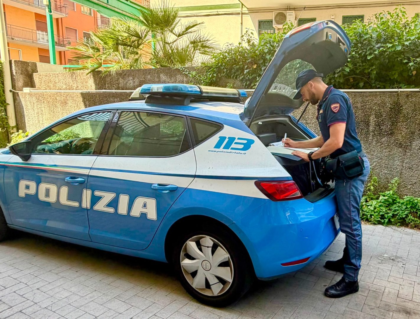 Catania, pedala scalzo e senza casco in tangenziale: individuato e sanzionato