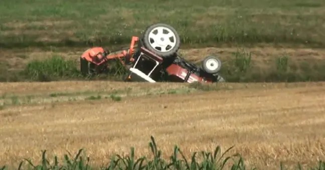 Si ribalta il trattore: agricoltore di 61 anni perde la vita nell’incidente