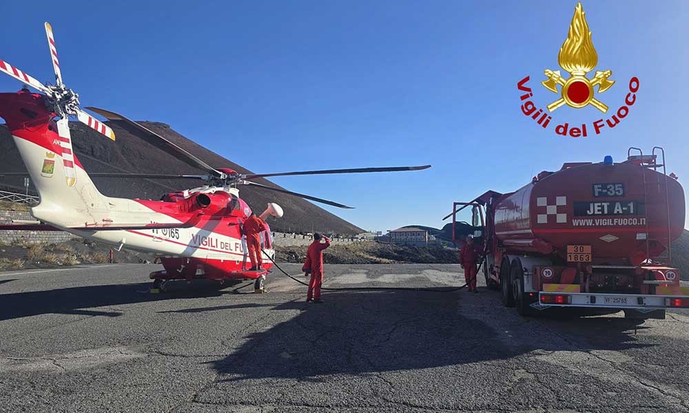 Escursionista ferito sull’Etna dopo essere scivolato a oltre 2 mila metri di quota: salvato dai Vigili del Fuoco