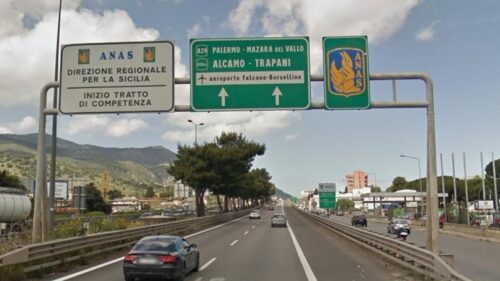 Veicolo in fiamme, chiuso tratto dell’autostrada A29 direzione Alcamo – Trapani a Calatafimi Segesta