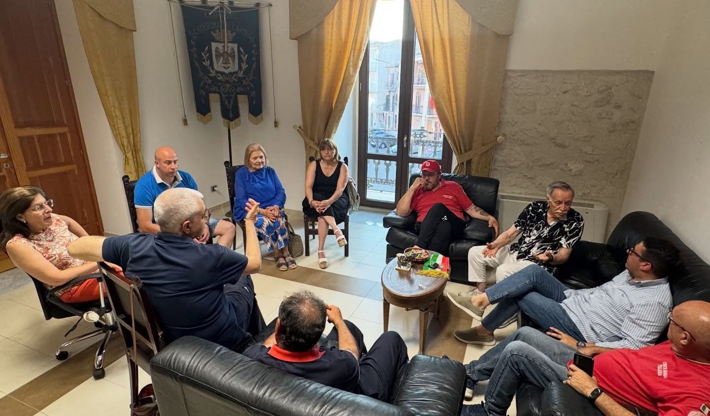 Santa Caterina. Incontro al Comune con l’arciprete, la Croce Rossa e la Caritas per aiutare la popolazione venezuelana colpita dal terremoto