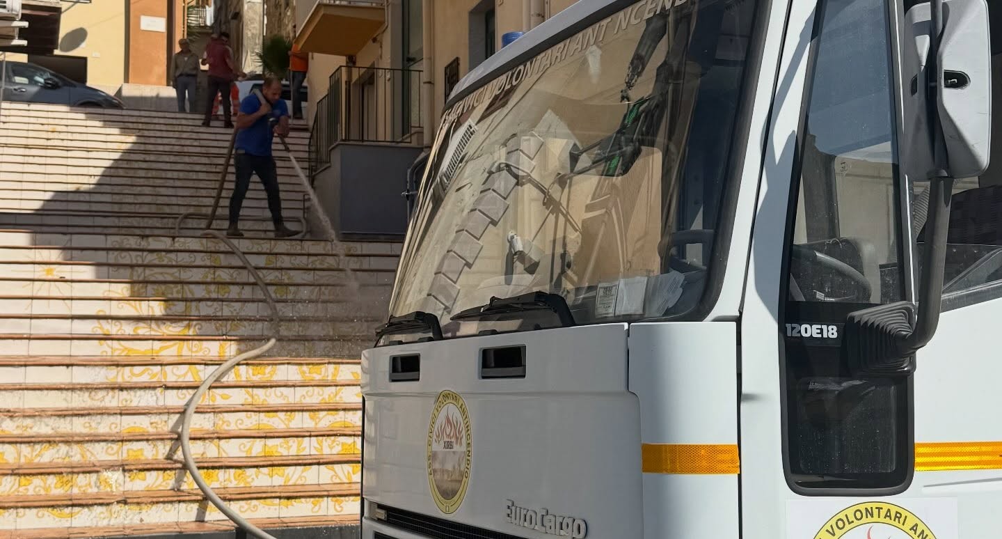 Santa Caterina. Effettuata la pulizia della scalinata prospettica di via Principe di Castelnuovo