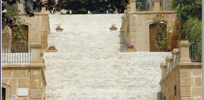 Il 14 luglio presentazione del libro “Caltanissetta. Città delle cento scalinate”
