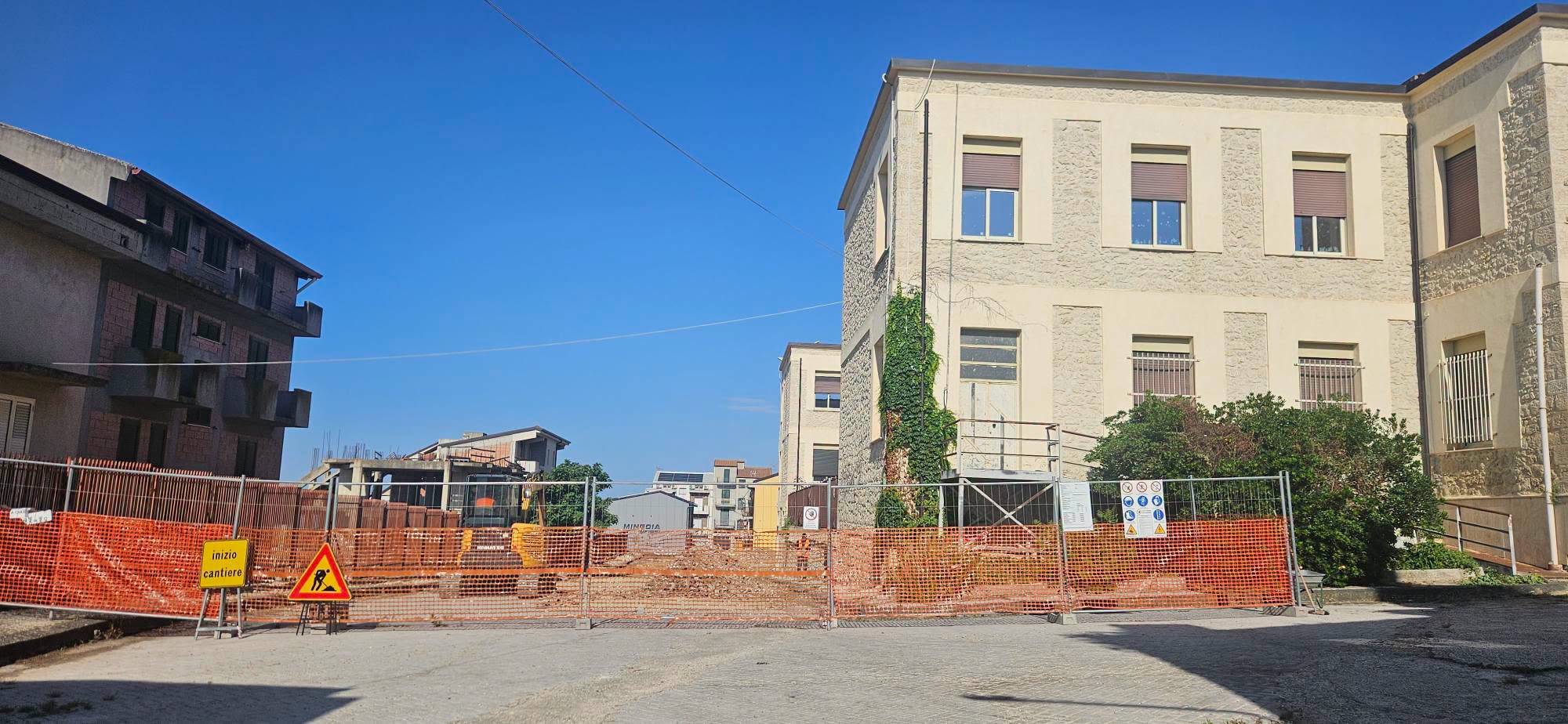 Mussomeli, lavori manutenzione ambienti esterni plessi scolastici comunali