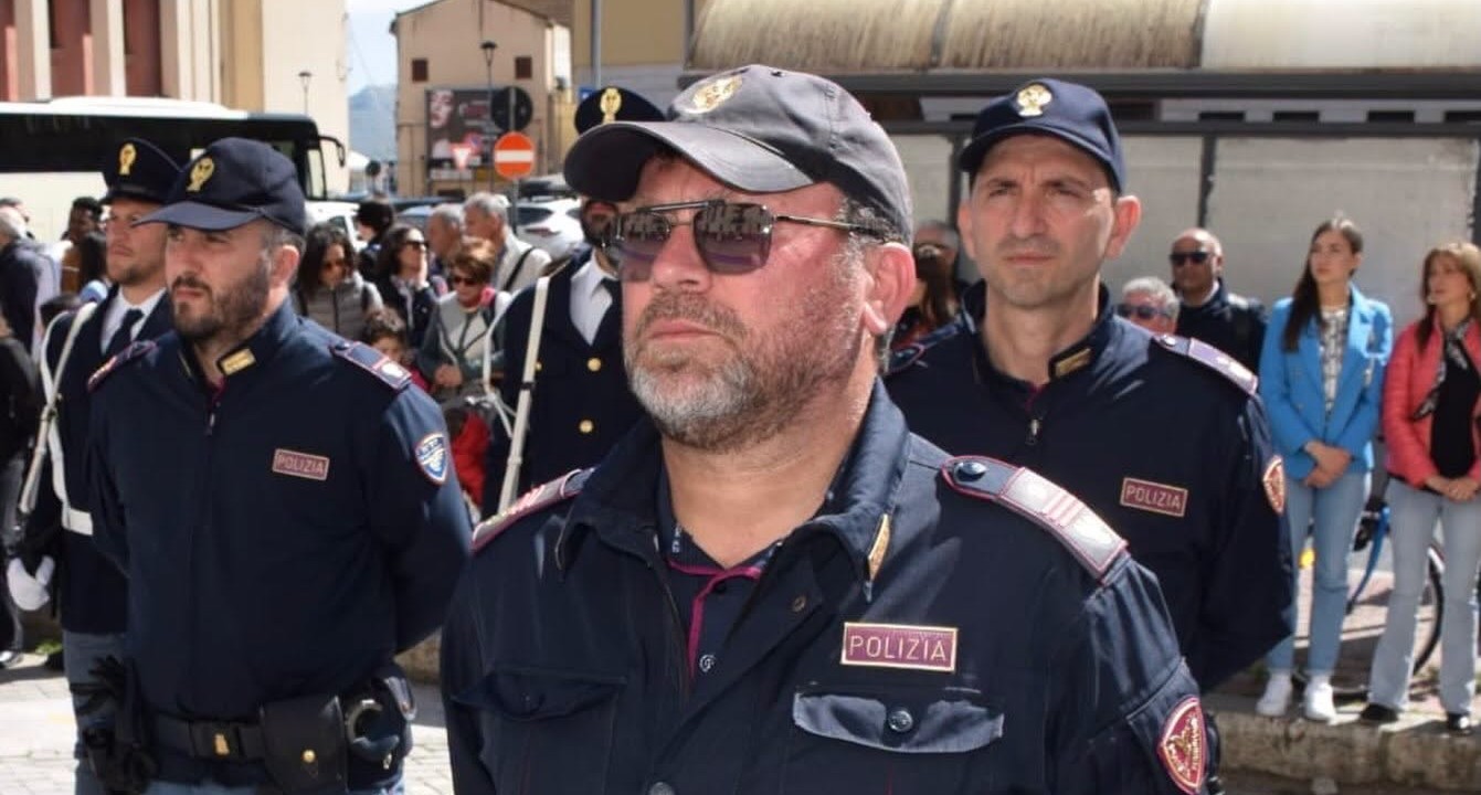 Poliziotto ha salvato donna vittima di un grave incidente con una profonda emorragia alla gamba destra