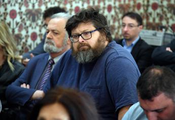 Adinolfi arrestato, il gip: “Soldi spesi in beni di lusso, viaggi, quadri e barche”