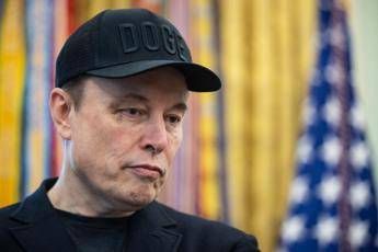 Allarme ricercatori Anthropic su rischio estinzione umana con IA, Musk: “Una montatura”