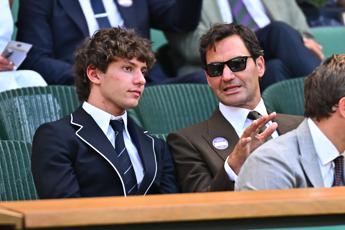 Antonelli-Federer, quante risate a Wimbledon: Roger consiglia una ‘lezione’ con Sinner