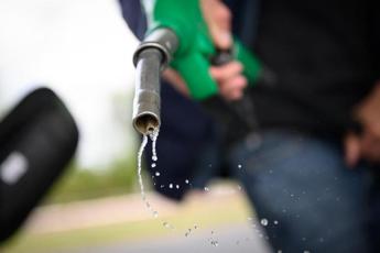 Caro carburanti, Cdm oggi per decreto con intervento su accise. Nessun aumento delle sigarette sul tavolo