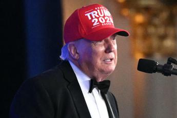 Da fake news a sindrome anti-Trump, il presidente contro i media alla cena dei corrispondenti