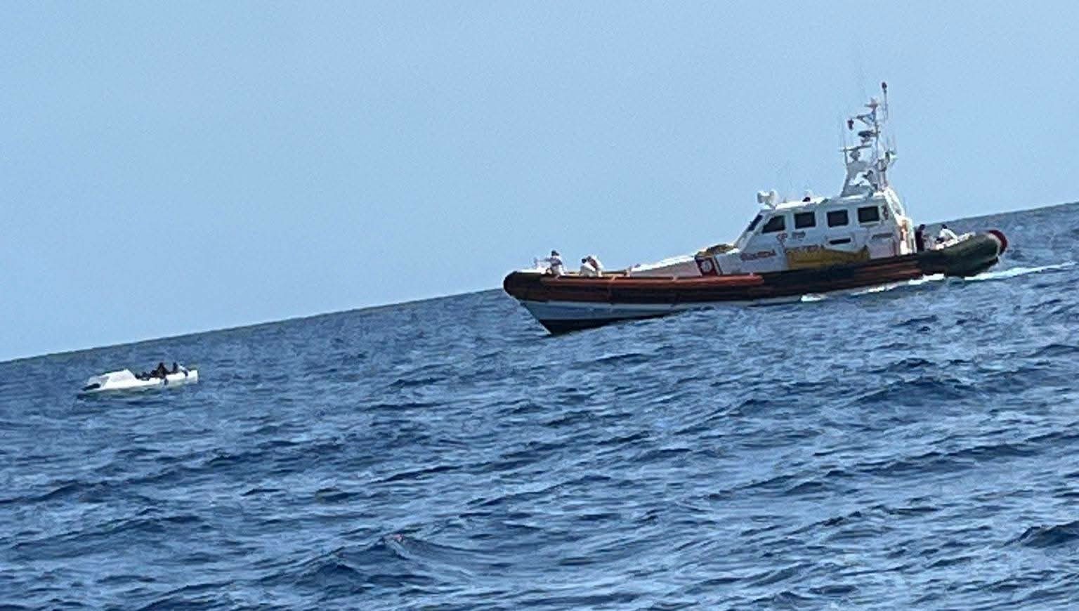 Sedici migranti minorenni salvati dall’equipaggio del peschereccio catanese “Mathias” al largo di Malta