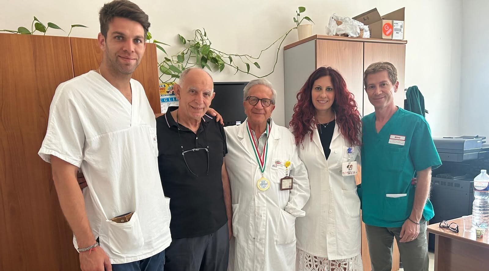 Sla, record italiano per Giuseppe Averna nel Frame Running: dona la medaglia vinta al personale dell’Hospice di San Cataldo