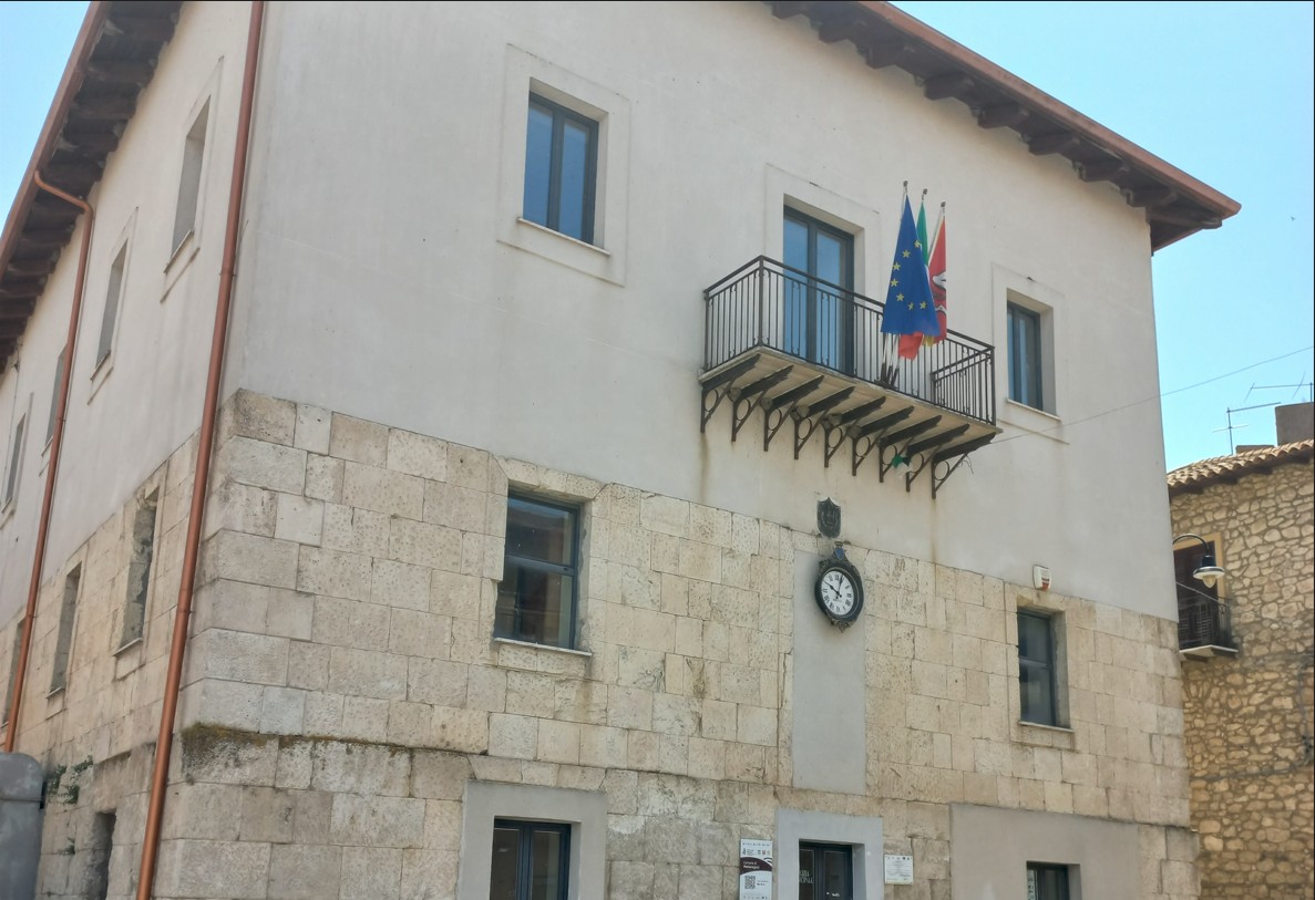 Marianopoli, “Partecipazione democratica”: richiesta la ricollocazione della bandiera della Palestina sul Palazzo Municipale