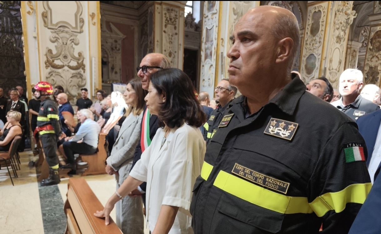 Il capo del Corpo nazionale Mannino a Caltanissetta: “La mia presenza è la vicinanza di tutta la grande famiglia dei Vigili del Fuoco