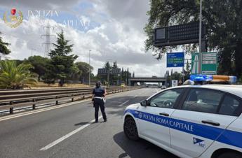 Incendio a via Laurentina, chiuso il Grande Raccordo Anulare nel pomeriggio