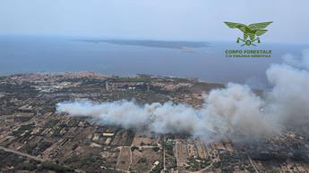 Incendio in Sardegna, evacuate suore e famiglia a San Gregorio