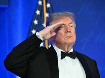 Iran-Usa, Trump ferma gli attacchi: chance per dialogo con Teheran