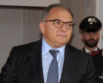 Mafia, la denuncia di de Lucia: “Sistema carcerario non funziona. Boss continuano a comandare”