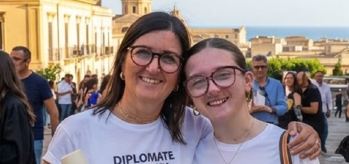 Nel nisseno, madre e figlia diplomate nello stesso giorno con il massimo dei voti