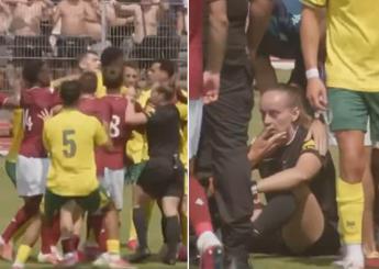 Rissa nel match amichevole, l’arbitra finisce k.o.