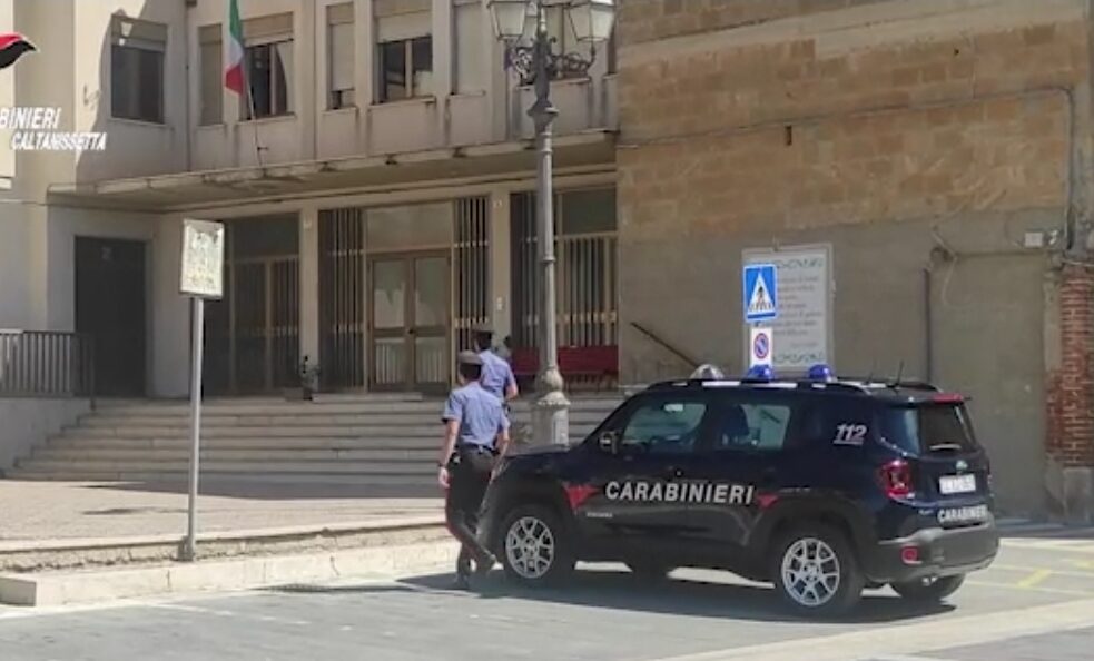 Sommatino. Operazione “Scacco” dei Carabinieri, 6 misure cautelari per corruzione e concussione: sequestro di 15mila euro al sindaco Letizia
