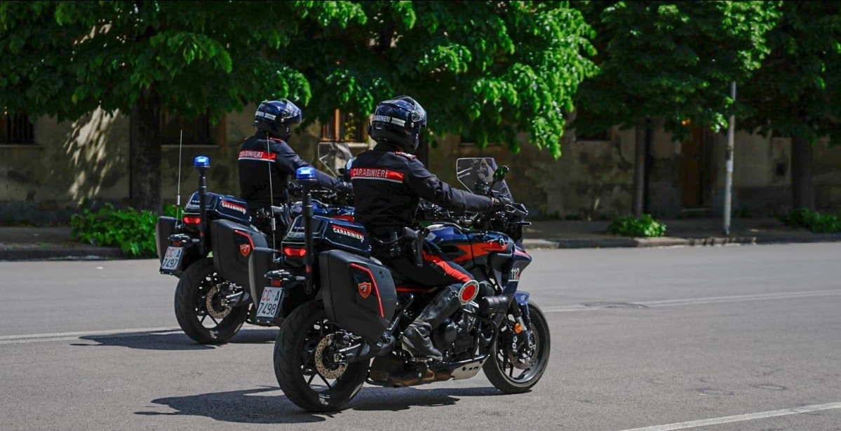 Caltanissetta, in auto con cocaina e 4 sim: arrestate dai Carabinieri una 35enne e una minorenne