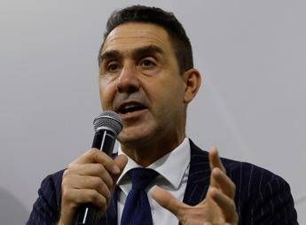 Sondaggio politico, campo largo avanti e Vannacci cala