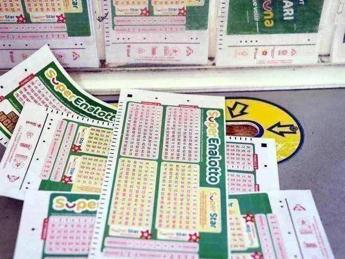 Superenalotto, numeri combinazione vincente oggi 28 luglio 2026