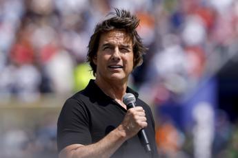 Tom Cruise, la figlia Suri rinuncia al cognome