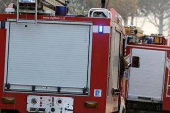 Vasto incendio a Piana del Sole, chiusa la Roma-Fiumicino