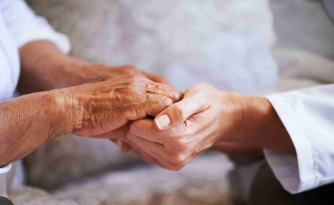 Caltanissetta. I familiari degli ospiti della Casa dei Gerani e collegate: “Siamo fiduciosi nella magistratura, ma non riconosciamo, per quanto da noi vissuto, il quadro di degrado appreso”