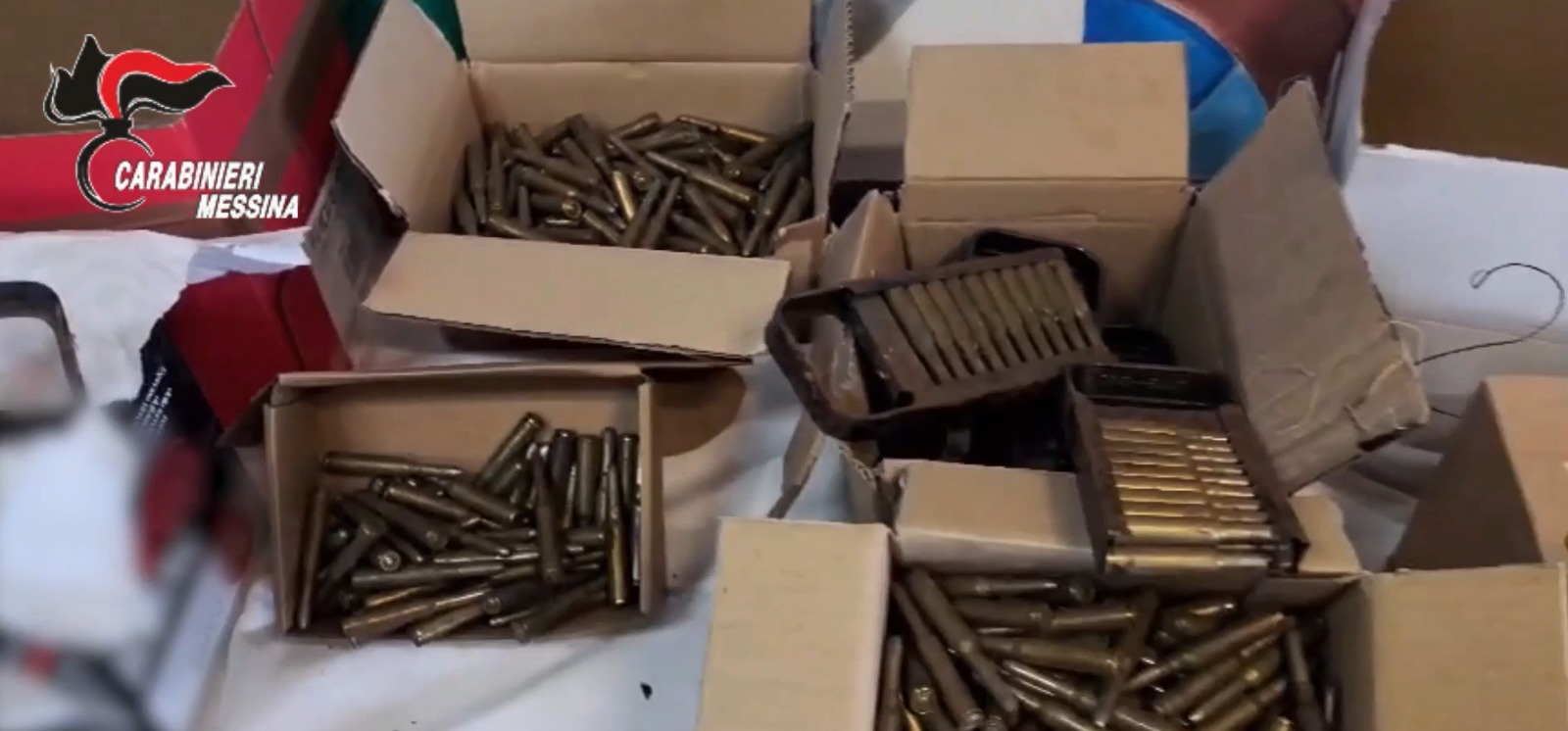 Messina, custodisce in casa munizioni ed esplosivi da guerra: arrestato un 37enne