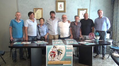 Aci Sant’Antonio, presentata la 41ª Coppa Sant’Antonio Abate – Memorial Turi Cannavò: il circuito cittadino celebra storia e ciclismo giovanile