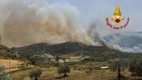 Sicilia in fiamme, il Codacons: “Il Governo regionale prenda atto del fallimento e rassegni le dimissioni”