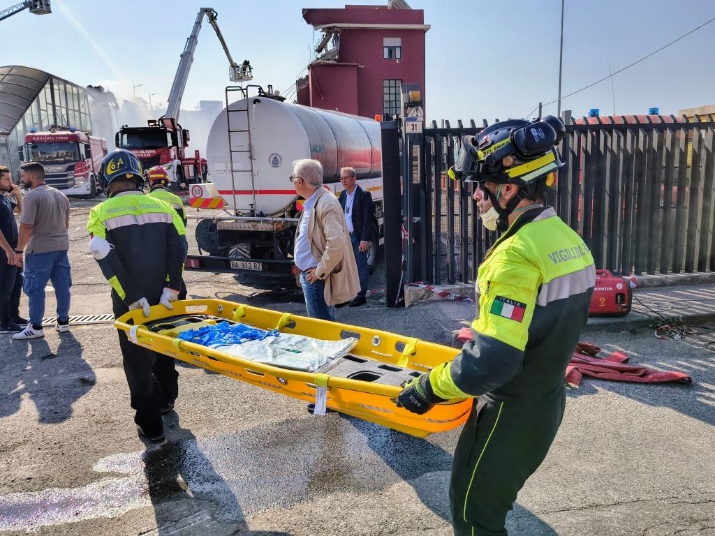 Messina, crollo palazzina: malore per un vigile del fuoco impegnato nella ricerca dei dispersi