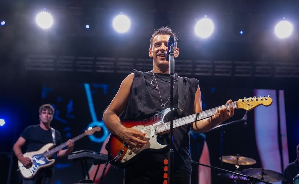 Malore per Francesco Gabbani durante un concerto a Letojanni