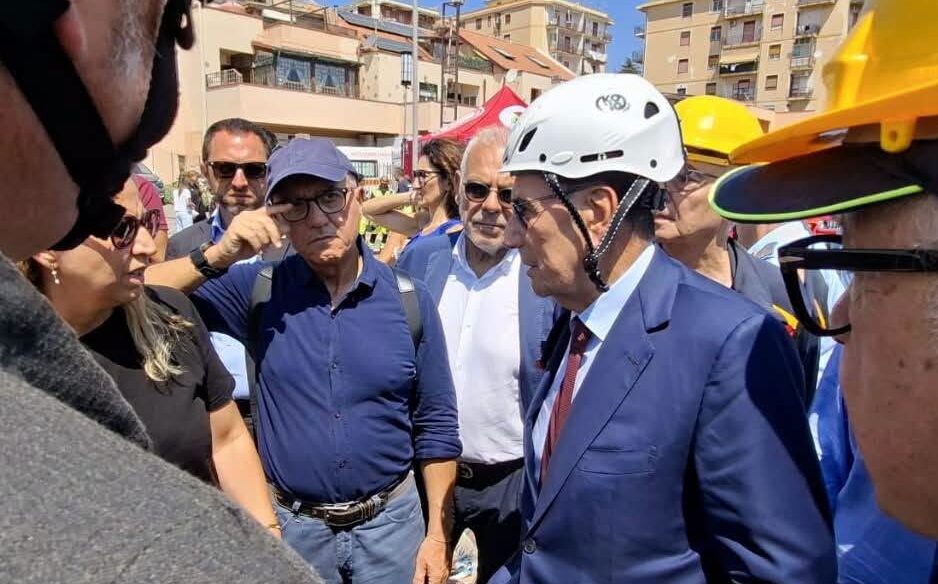 Schifani a Messina per un sopralluogo nell’area dell’edificio crollato, briefing con Cocina e con i vigili del fuoco sulle ricerche dei dispersi 