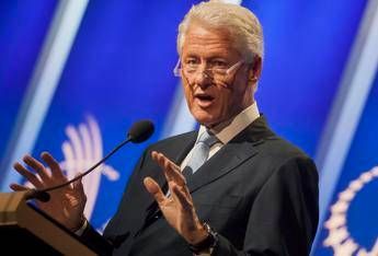 80 anni Bill Clinton, il cardiologo: “Dopo bypass dieta Veg e nuova vita, esempio per pazienti”
