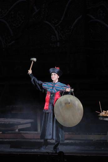 All’Arena di Verona la plastica riciclata diventa un costume di alta sartoria