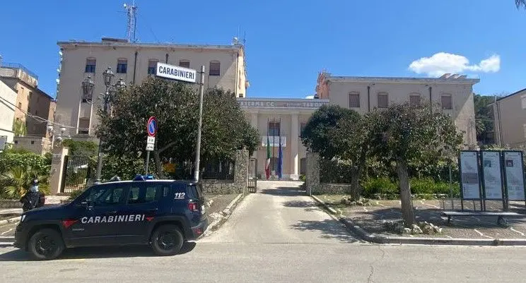 Atti osceni alla presenza di minori in un pub nel Palermitano, arrestato un 48enne