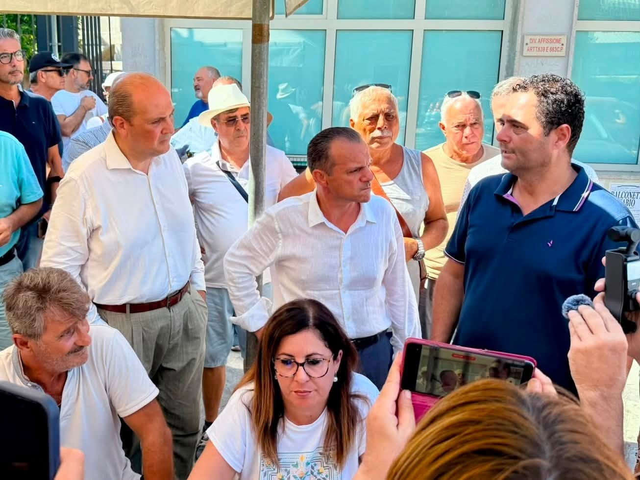Sanità, De Luca a Gela: “Schifani si svegli; il “Vittorio Emanuele è al collasso; servono personale, posti letto e risorse”