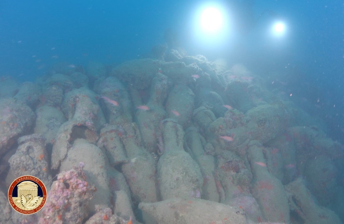Archeologia, individuato un relitto romano con centinaia di anfore al largo di Mazara del Vallo