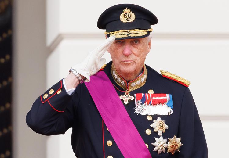 Norvegia, morto Harald V: il “re moderno”. Si apre l’era del figlio Haakon con l’ombra di Epstein 
