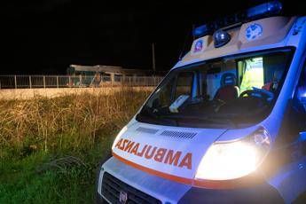 Investita da un’auto pirata mentre è in bici, donna di 46 anni muore a Viareggio