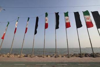 Iran, per Trump tre possibili strategie per battere Teheran. Araghchi: “Noi potenza invincibile”