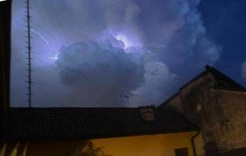 Meteo, Italia divisa a metà con temporali al Nord e caldo e sole al Sud: “Ma la fine dell’estate è ancora lontana”