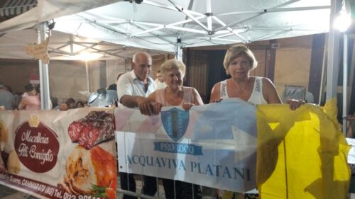 La 3° Sagra della Porchetta ad Acquaviva Platani con degustazione, balli e musica e tanto divertimento