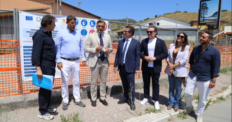 Piana Degli Albanesi, al via i lavori di riqualificazione dell’area produttiva. Tamajo: «Sosteniamo imprese e Comuni per crescere e competere»
