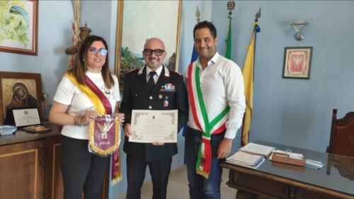 Gela, pergamena di ringraziamento al tenente colonnello Marco Montemagno: a fine settembre prenderà servizio a Milano